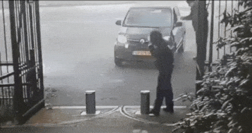 Cuộc sống luôn có những người thích "chọc cười" người khác - 7