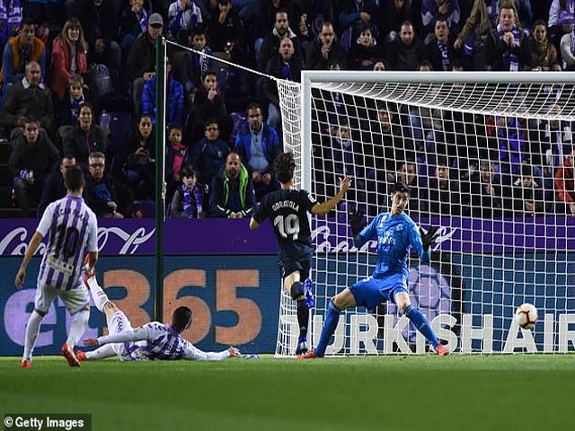 Bóng đá - Chi tiết Real Valladolid - Real Madrid: Modric tung siêu phẩm cuối trận (KT)