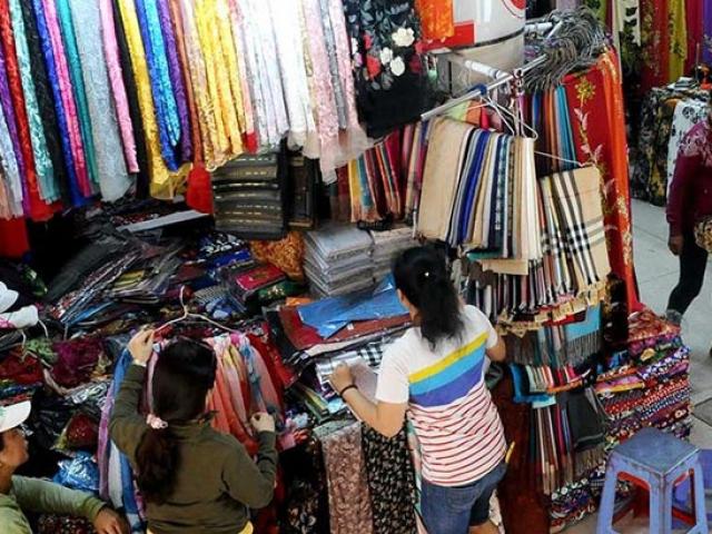 Thị trường - Tiêu dùng - Hàng ngoại lộng hành gắn mác "made in Vietnam"