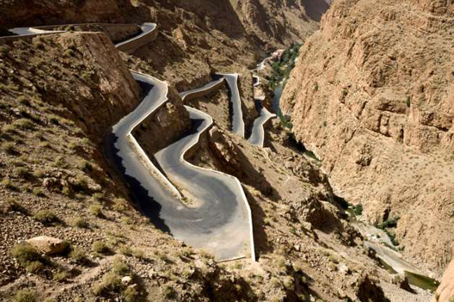 Gorges du Dadès, Morocco: Một loạt các hẻm núi gồ ghề tạo thành con đường được khắc trên sông Dadès rất ấn tượng.