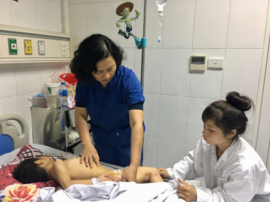 Bé trai 9 tuổi bại não bị 4 con chó nhà lao vào cắn thương tâm - 3