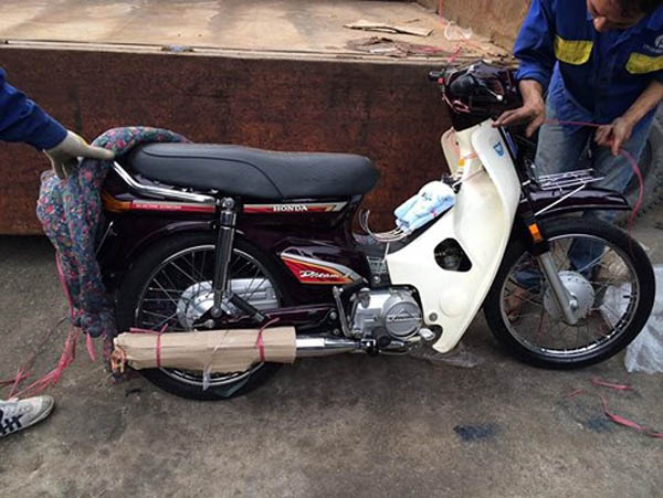 Giá siêu đắt đỏ, Honda Dream Thái vẫn được săn lùng - 1