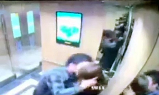 Vụ nữ sinh viên bị cưỡng hôn trong thang máy: Báo cáo giám đốc Công an Hà Nội - 1