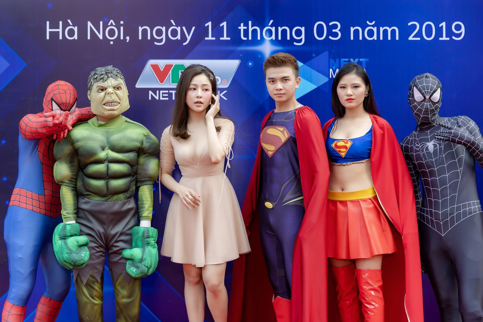 Nữ dược sĩ đóng Táo quân khoe vẻ tươi trẻ đi sự kiện - 6