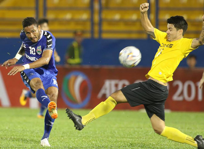 Bình Dương - Ceres Negros: Hàng thủ hớ hênh, hat-trick xứng đáng - 1
