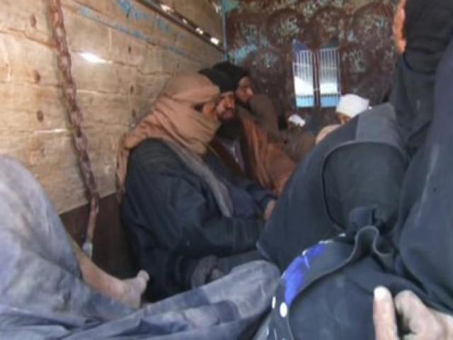 Thế giới - Syria: 3.000 tay súng IS tại thành trì cuối cùng lũ lượt ra hàng