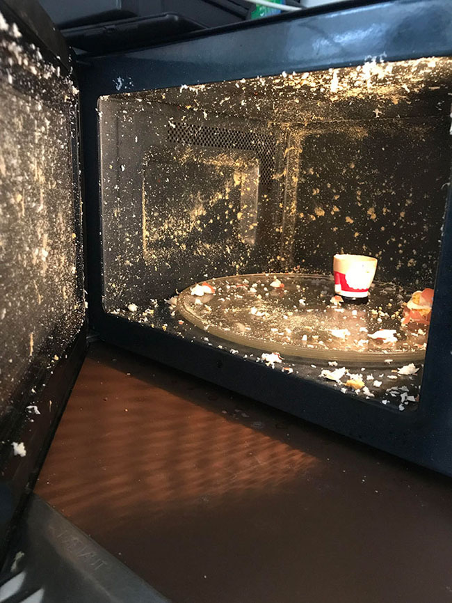 Có con rồi bạn sẽ gặp những tình huống bi hài thế này đây - 11