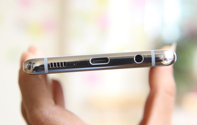 iPhone XS Max đối đầu Galaxy S10+: Ai là người &#34;đổ máu&#34;? - 9