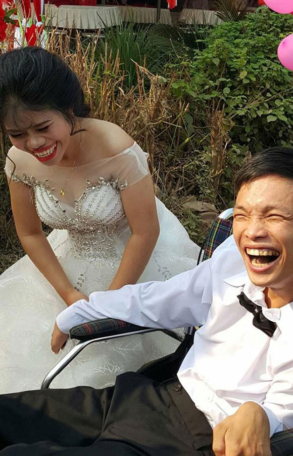 Đám cưới của cặp đôi đặc biệt khiến dân mạng vỡ òa cảm xúc - 2