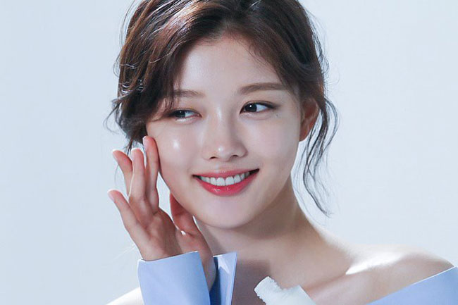 Kim Yoo Jung năm nay đã 19 tuổi, là sao nhí trưởng thành từ bộ phim "Mặt trăng ôm mặt trời".
