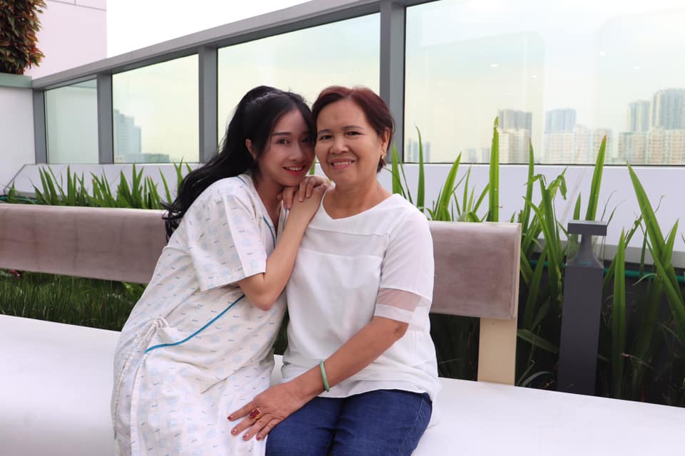 Nhan sắc gây bất ngờ của em gái Nhã Phương sau 2 tháng sinh con - 9