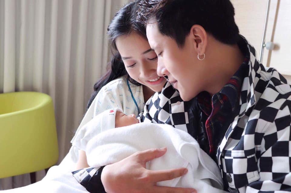 Nhan sắc gây bất ngờ của em gái Nhã Phương sau 2 tháng sinh con - 8