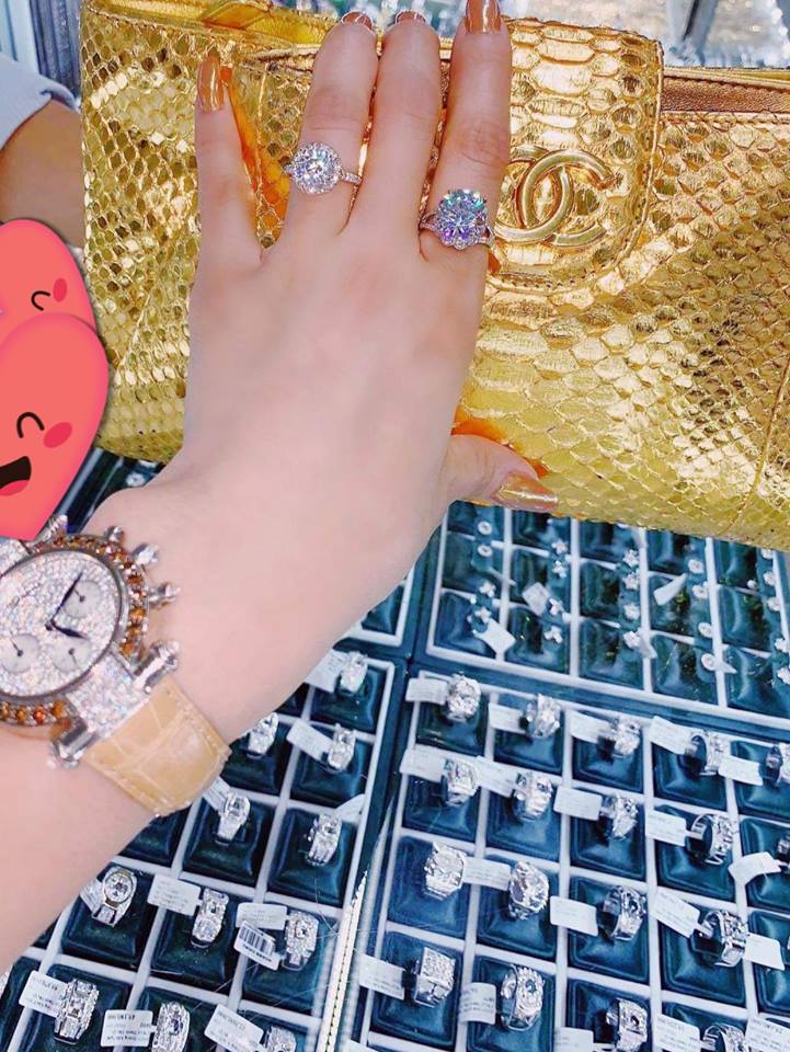Julia Hồ tiết lộ về chiếc nhẫn kim cương 7 tỷ đồng - 2
