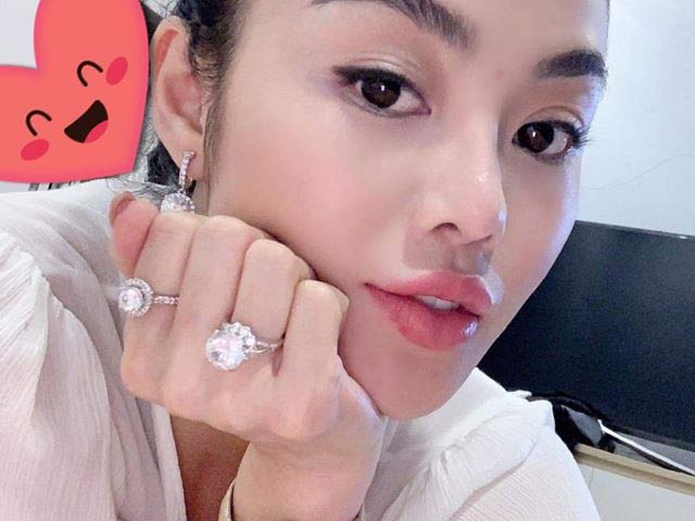 Julia Hồ tiết lộ về chiếc nhẫn kim cương 7 tỷ đồng