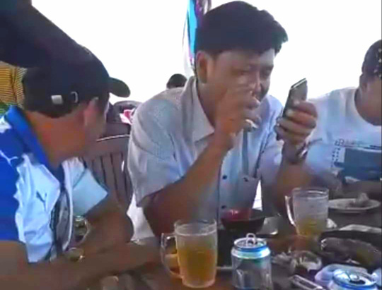 Nóng 24h qua: Tài xế ôm vô lăng "nhún nhảy" sau khi tông hàng loạt ô tô, xe máy - 2