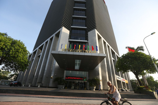 Nóng 24h qua: Tài xế ôm vô lăng "nhún nhảy" sau khi tông hàng loạt ô tô, xe máy - 1