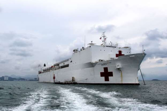 Tàu bệnh viện lớn nhất thế giới: Tàu hải quân Hoa Kỳ 894 feet / dài 272,5 mét; 105,8 feet / rộng 32,3 mét.