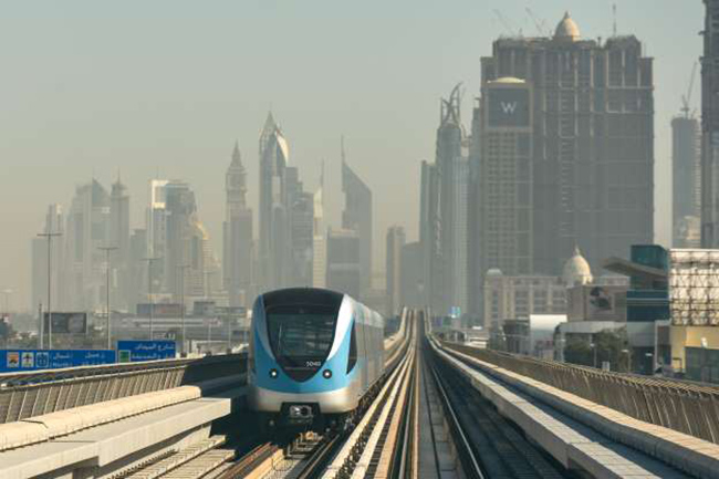 Tuyến metro dài nhất không người lái: Red Line tại Dubai, UAE 32,37 dặm / 52,1 km.