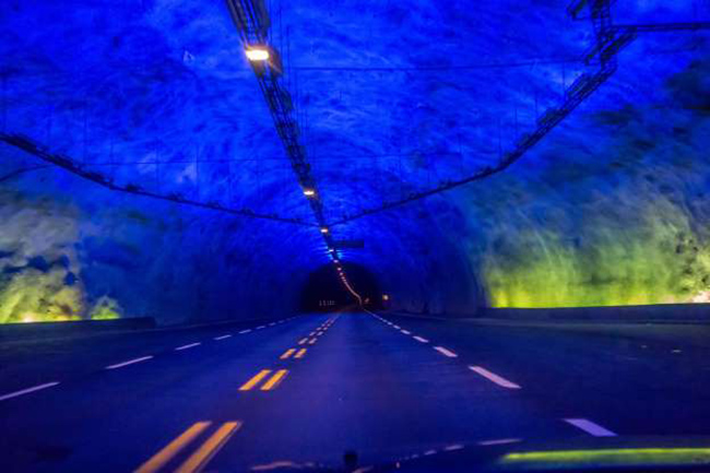Đường hầm dài nhất thế giới: Lærdalstunnelen ở Na Uy 15,22 dặm / 24,5 km.