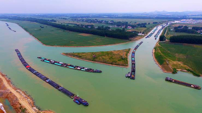 Đường thủy nhân tạo dài nhất: Grand Canal (Bắc Kinh-Hàng Châu Canal) ở Trung Quốc trên 1.100 dặm / 1.770 km.