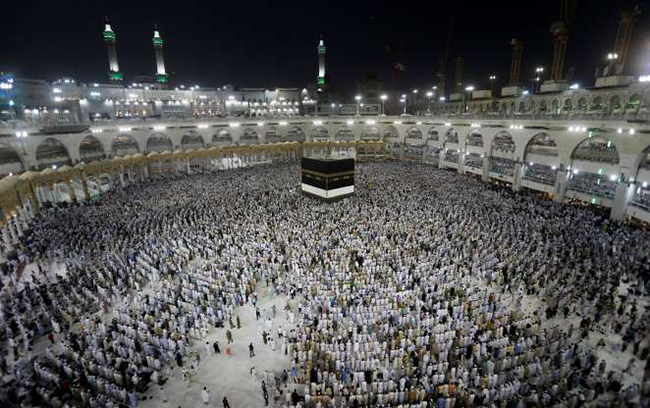 Nhà thờ Hồi giáo lớn nhất thế giới: Nhà thờ Hồi giáo Lớn ở Mecca, Ả Rập Saudi 3.840.000 feet vuông / 356.800 mét vuông.