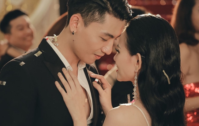 Đầu năm 2017, Thu Thủy tung MV "Nói yêu em vậy đi" với nhiều hình ảnh quyến rũ, gợi cảm. Trong MV, bà mẹ một con đóng cặp với người mẫu - diễn viên Trần Trung.
