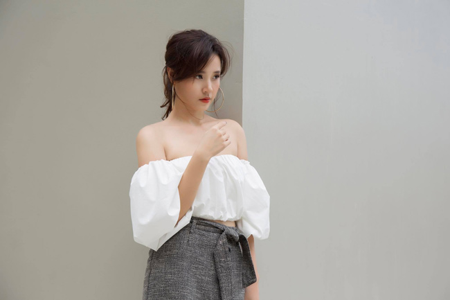 Cô vẫn là một cô nàng độc thân xinh đẹp, sống lạc quan như thường chia sẻ.&nbsp;