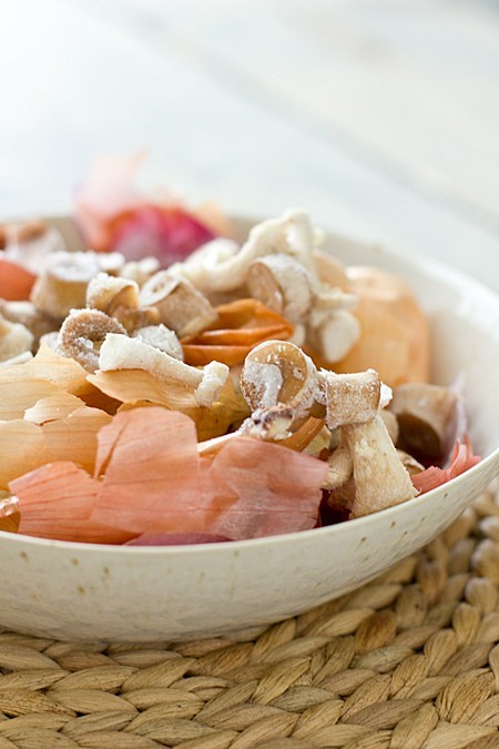 Bí quyết nấu nước dùng từ nấm và &#34;phế liệu&#34; siêu ngon-bổ-rẻ giúp bạn dọn sạch tủ lạnh - 1