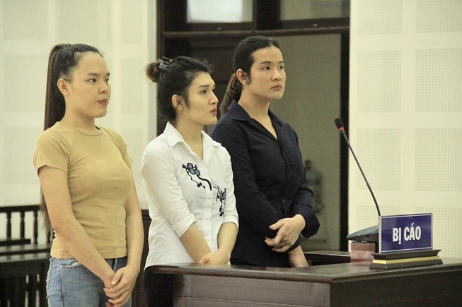 Nhóm chuyển giới dụ khách rồi &#34;đưa vào tròng&#34; - 1