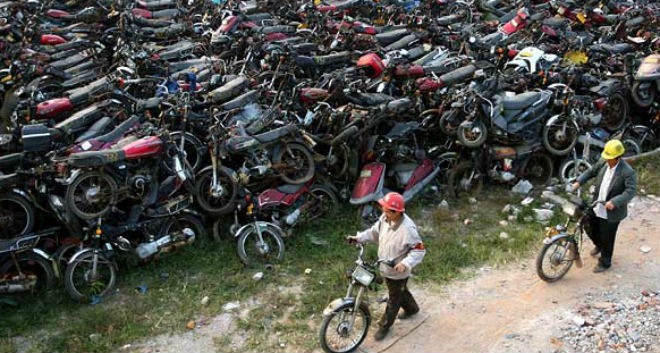 Cận cảnh nghĩa địa xe máy khổng lồ tại Trung Quốc - 1