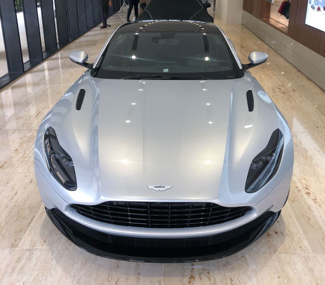 Aston Martin khai trương showroom đầu tiên tại Việt Nam với sự hiện diện của bộ đôi DB11 và New Vantage - 11