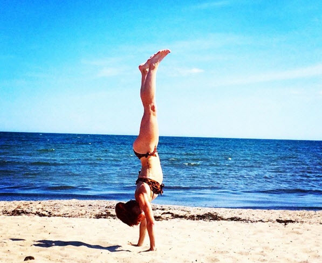 Sau khi giải nghệ cô nàng tập luyện Yoga, Gym để giữ gìn vóc dáng và thể lực.
