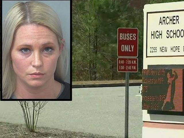 Thế giới - Cô giáo có quan hệ tình cảm với học sinh bị truy tố tội tấn công tình dục