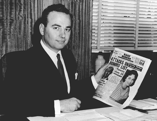 Rupert Murdoch tốt nghiệp Đại học Oxford vào năm 1952. Murdoch đã quan tâm đến truyền thông ngay từ nhỏ và được thừa kế từ cha mình một chuỗi các tờ báo Úc khi chỉ mới 22 tuổi.