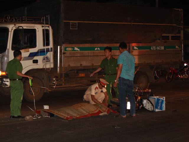 Tin tức trong ngày - Va chạm vào hông xe ben, một sĩ quan quân đội tử vong tại chỗ