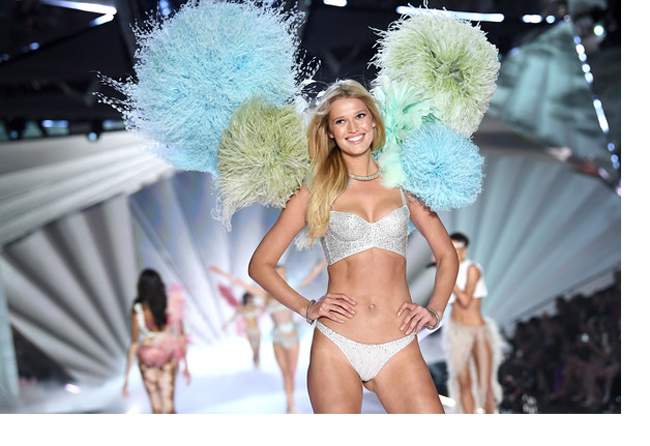 5. Siêu mẫu Đức Toni Garrn hẹn hò Leonardo&nbsp;DiCaprio từ năm 2013-2014, khi đó cô mới 20-21 tuổi.&nbsp;