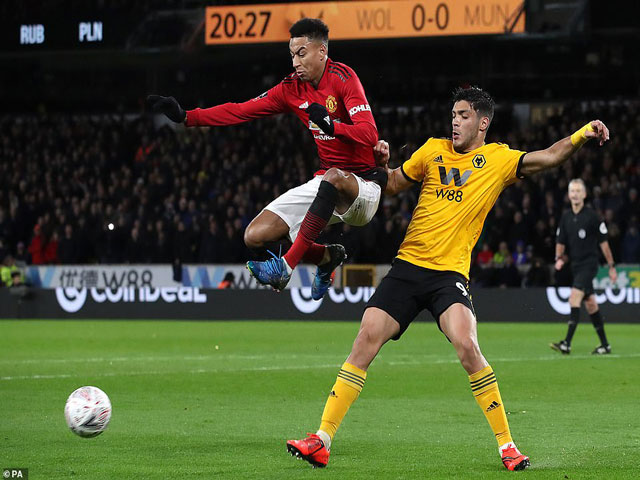 Wolves - MU: Choáng váng 2 ”cú đấm” trong 6 phút