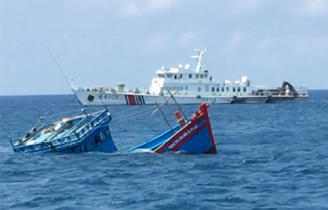 Ngư dân bàng hoàng kể bị tàu Trung Quốc ép chìm trên biển - 1