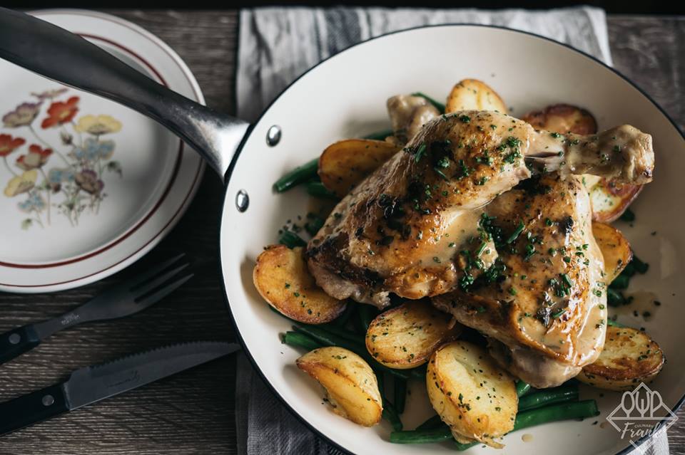 Tuyệt chiêu siêu đơn giản cho món đùi gà đút lò đậm đà, thơm lừng khắp ngõ - 1