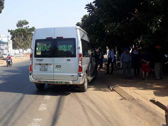 Bị xe khách kéo lê trước cổng trường, học sinh lớp 7 tử vong