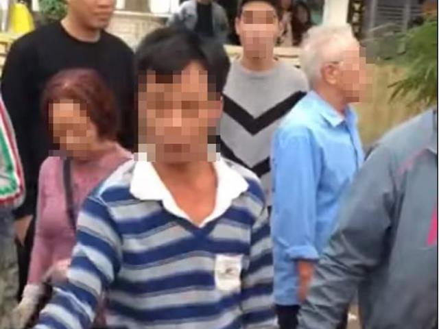 Nghi bắt cóc trẻ em ở Hà Nội, người đàn ông bị dân vây đánh