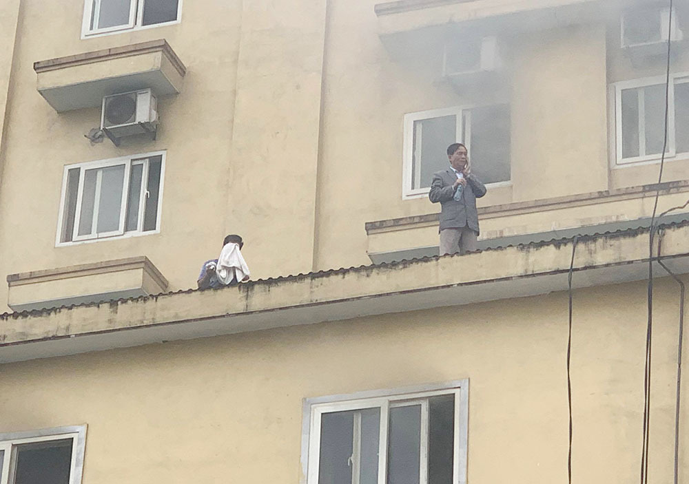 Cháy tổ hợp khách sạn lớn nhất thành Vinh: Một phụ nữ chết ngạt tại nhà vệ sinh - 2