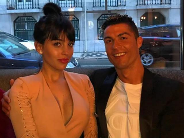 Ronaldo tái xuất ĐT Bồ Đào Nha, bạn gái đẹp “hở bạo” gây sốc triệu fan