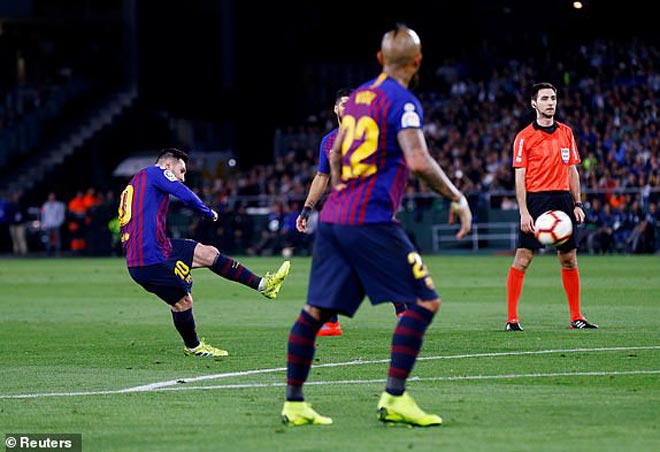 Siêu sao Messi lập hattrick tuyệt đỉnh: Chiến thư gửi tới thành Manchester - 1