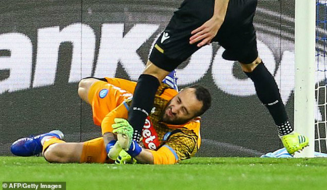 Va chạm kinh hãi: SAO Serie A rơi vào “vô thức”, thảm họa Cech tái hiện? - 1