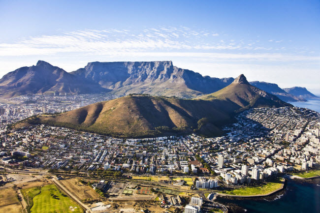 Cape Town, Nam Phi (62,78 USD): Thành phố được thiên nhiên ưu đãi với vô số phong cảnh ngoạn mục, từ những bãi biển cát trắng của bán đảo Cape đến những vách đá mang tính biểu tượng của núi Table.
