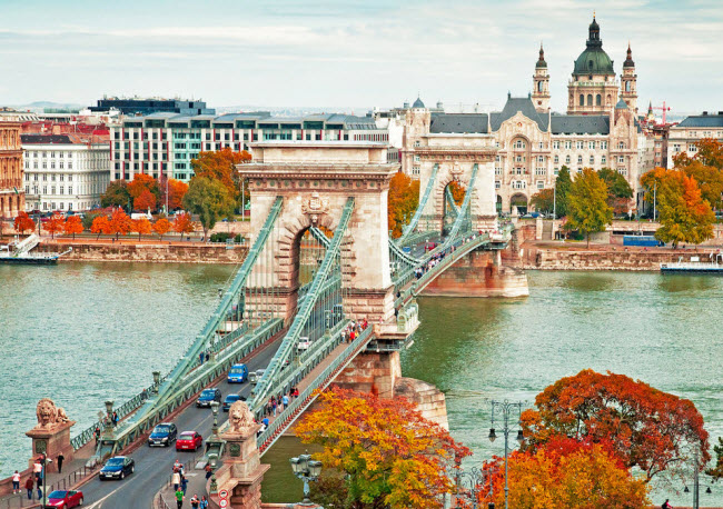 Budapest, Hungary (103,36 USD): Đây là một điểm du lịch với giá rẻ quanh năm. Có thể bạn rất thích thú với các nhà thờ và lâu đài nơi đây. Tuy nhiên, bể tắm nước khoáng nóng mới chính là điểm sáng của du lịch nơi này.