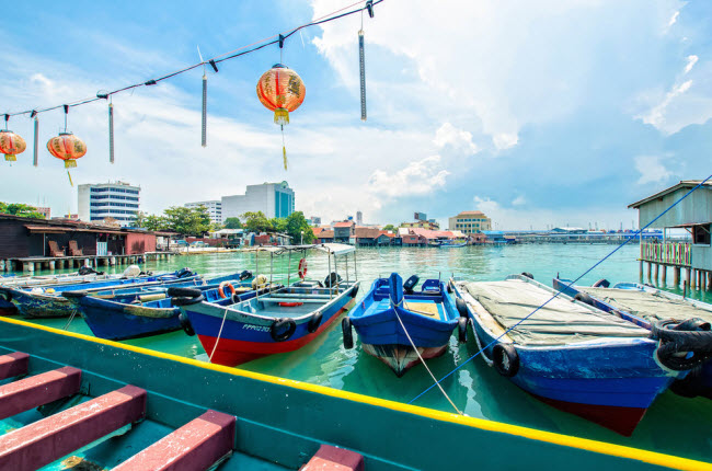 Penang, Malaysia (107,89 USD): Penang là thành phố đảo duy nhất ở Malaysia, mang nét đặc trưng của vùng xích đạo, thời tiết không quá khắc nghiệt. Vì vậy mà bạn có thể du lịch Penang là vào bất kỳ mùa nào trong năm.