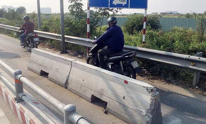 Vụ dải phân cách “cản” ô tô gây chết người: Đơn vị liên quan nói gì về trách nhiệm? - 2