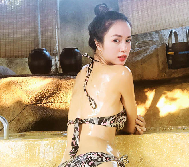 Đây chắc chắn là cô gái mặc bikini "hổ báo" bốc lửa nhất showbiz Việt! - 2